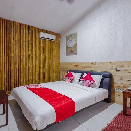 Oyo 2380 Alea Guesthouse Muntilan Dış mekan fotoğraf