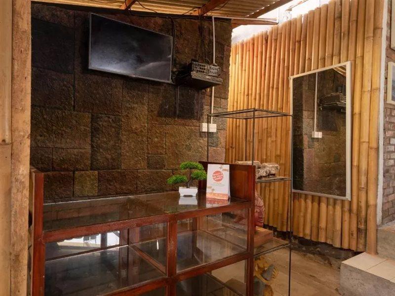 Oyo 2380 Alea Guesthouse Muntilan Dış mekan fotoğraf