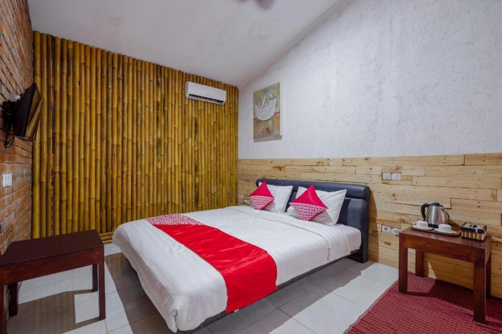Oyo 2380 Alea Guesthouse Muntilan Dış mekan fotoğraf