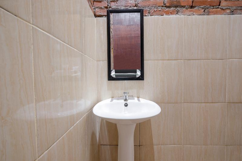 Oyo 2380 Alea Guesthouse Muntilan Dış mekan fotoğraf