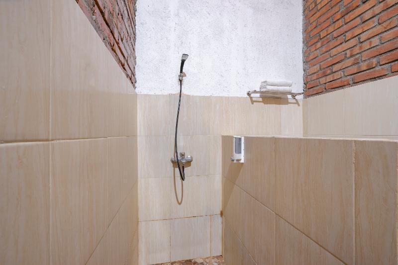 Oyo 2380 Alea Guesthouse Muntilan Dış mekan fotoğraf